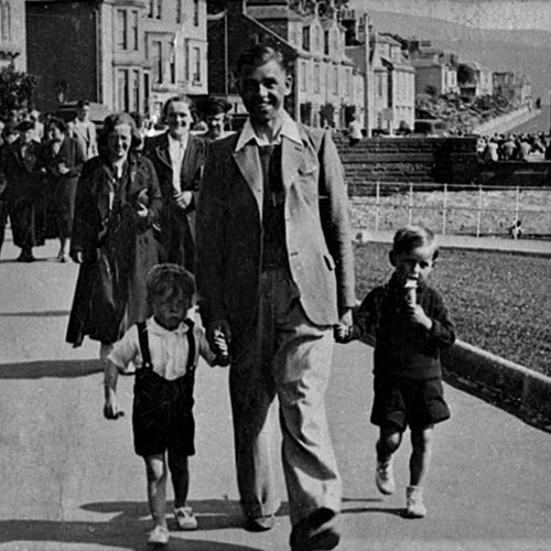 David Walker, Left, With Uncle Roland And Cousin, Doon The Watter. Courtesy Of Daughter Alison Finlay