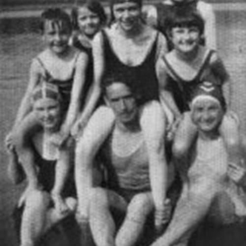 Elma Robertson's Aunts And Others With The Family's Lodger During WWII